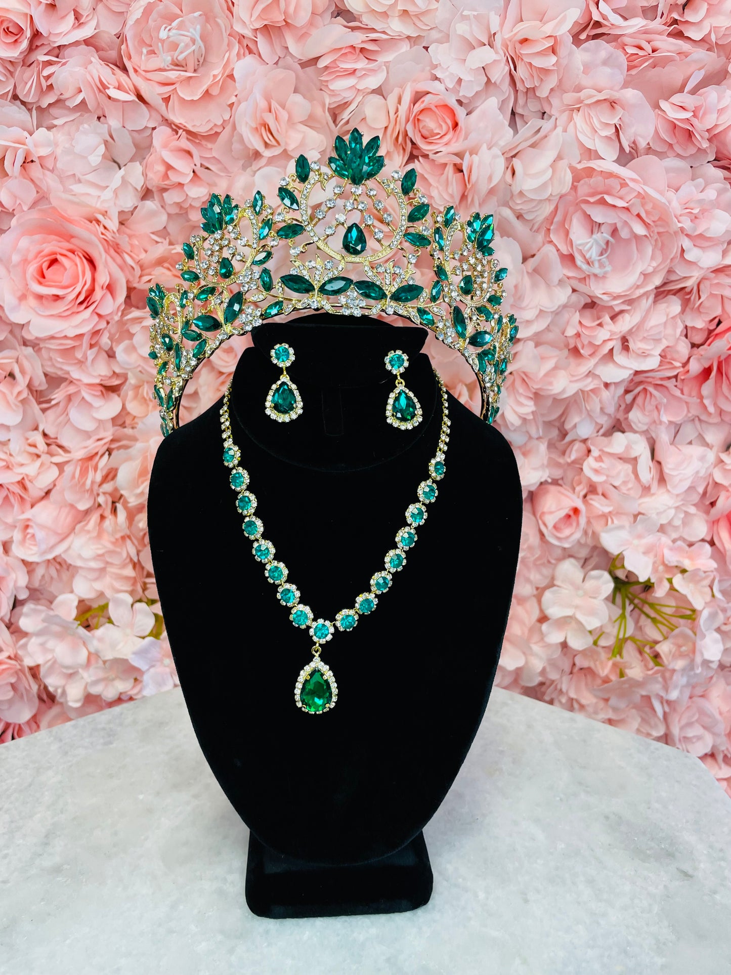Emerald with Gold Crown Set